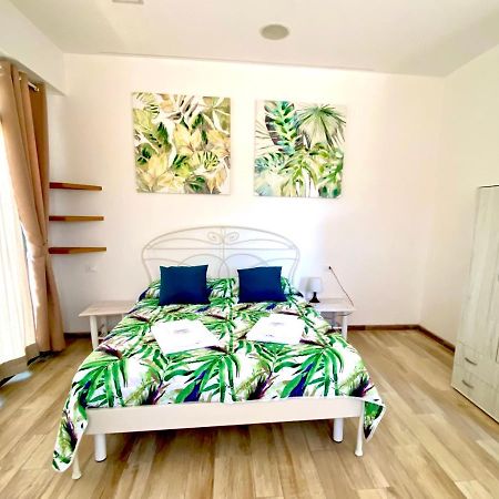 מרינה די מסה Hotel La Perla מראה חיצוני תמונה