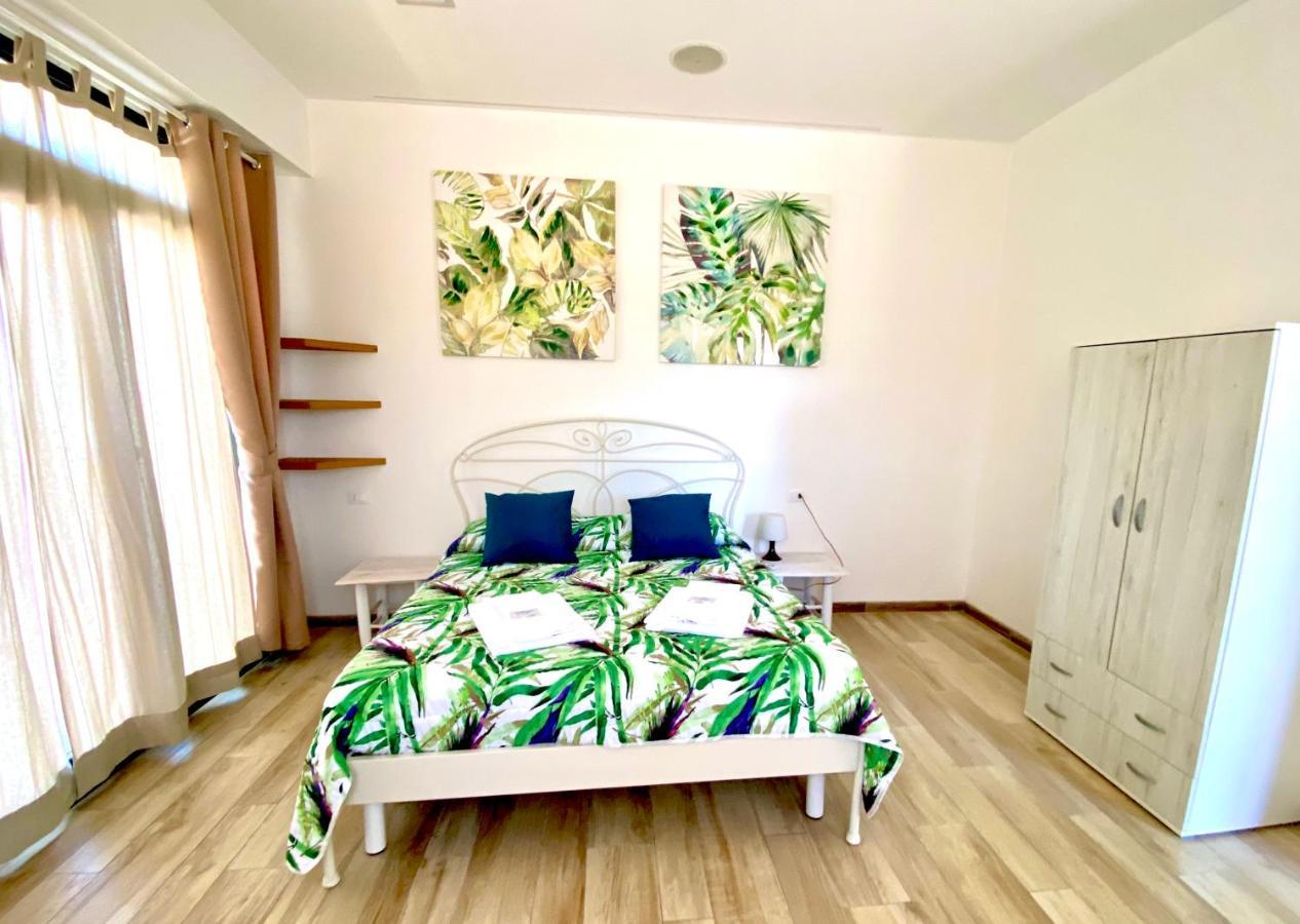 מרינה די מסה Hotel La Perla מראה חיצוני תמונה