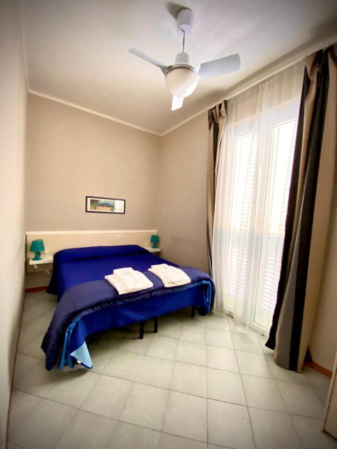 מרינה די מסה Hotel La Perla מראה חיצוני תמונה